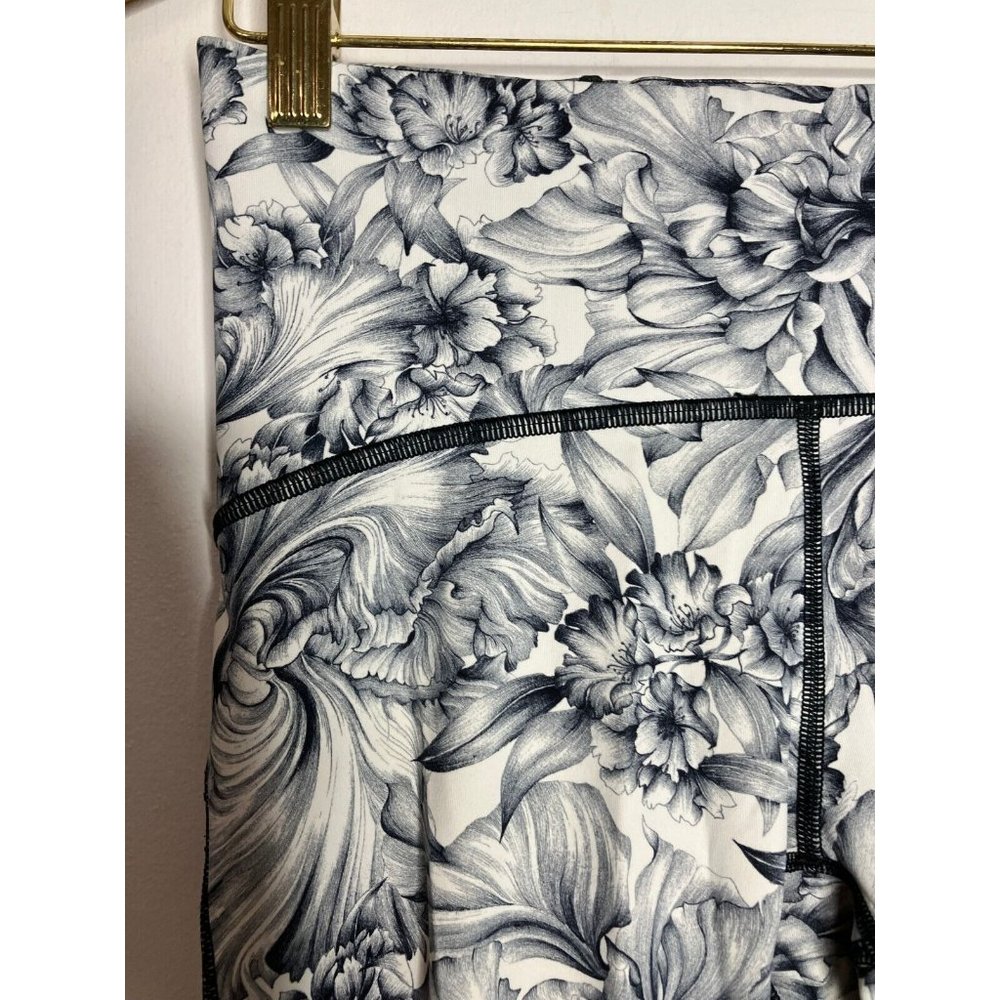 Lululemon Women's Size 6 Train Times 7/8 Pant Floral Leggings - Picture 3 of 12
